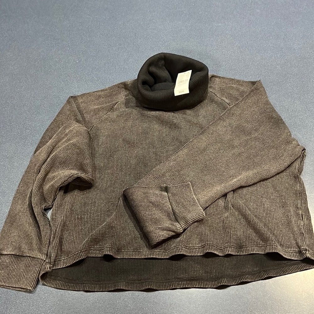 PacSun Ladies Crop Turtleneck